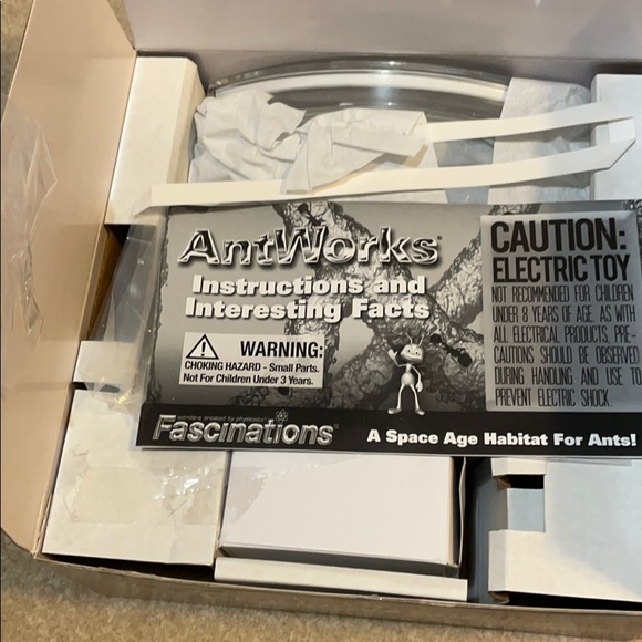 STEM Toy Antworks Illuminated Habitat for Ants - Picture 3 of 7